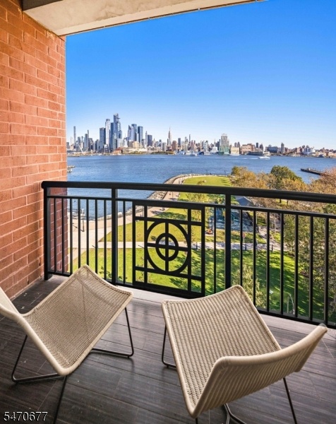 7 balcony 1