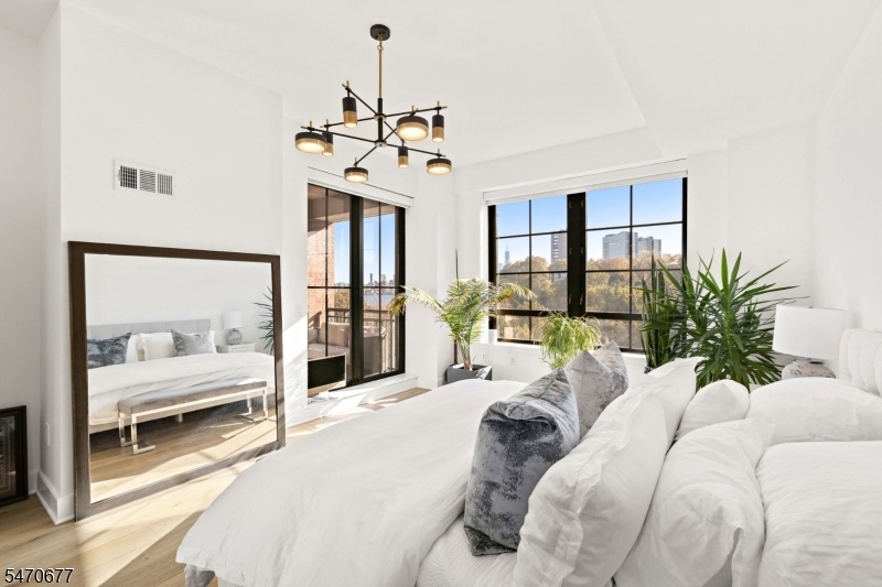5 1st bedroom 2