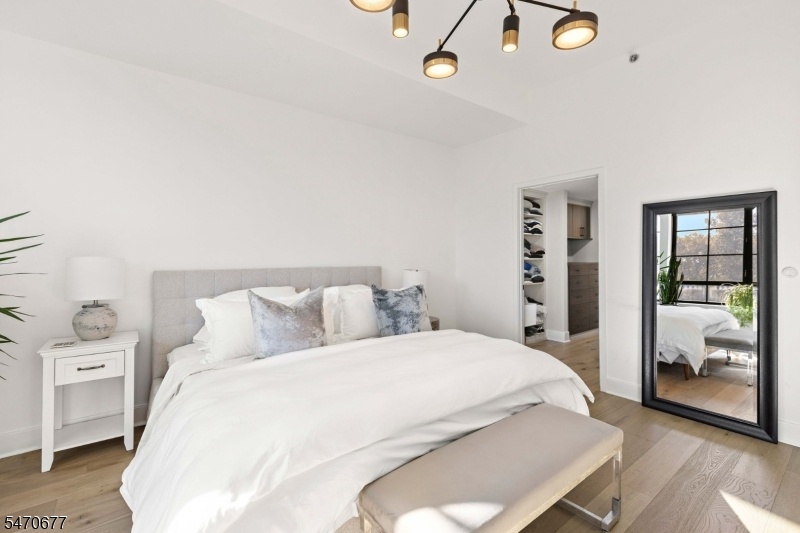 5 1st bedroom 3