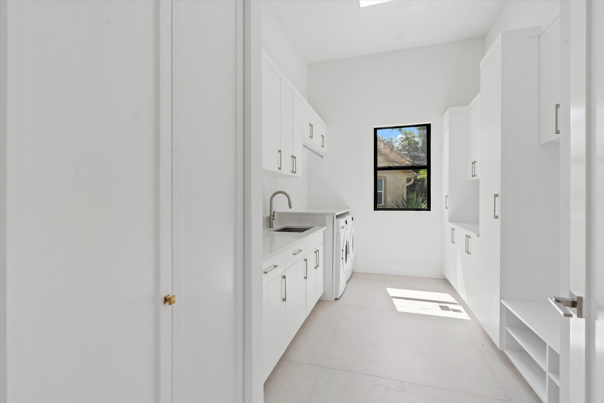 Oversized laundry room