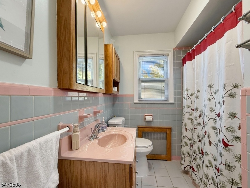 Full Bathroom - 1st Floor