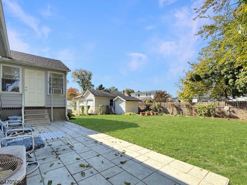 Large Patio & Backyard