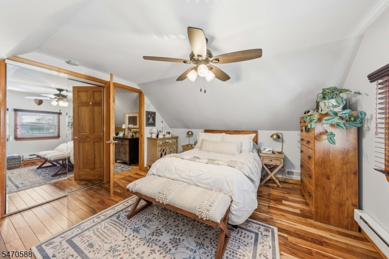 Upstairs Bedroom 2