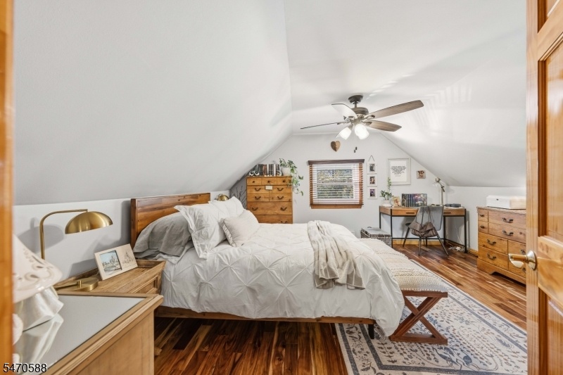 Upstairs Bedroom 2