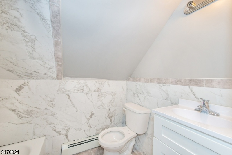 floor 3 bathroom