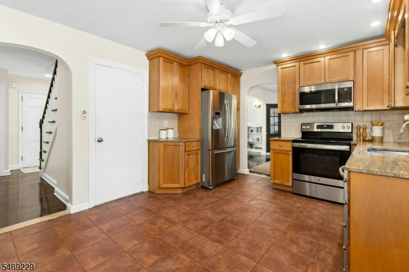 Eat-in-Kitchen