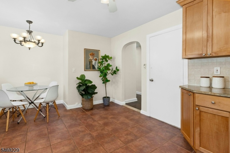 Eat-in-Kitchen
