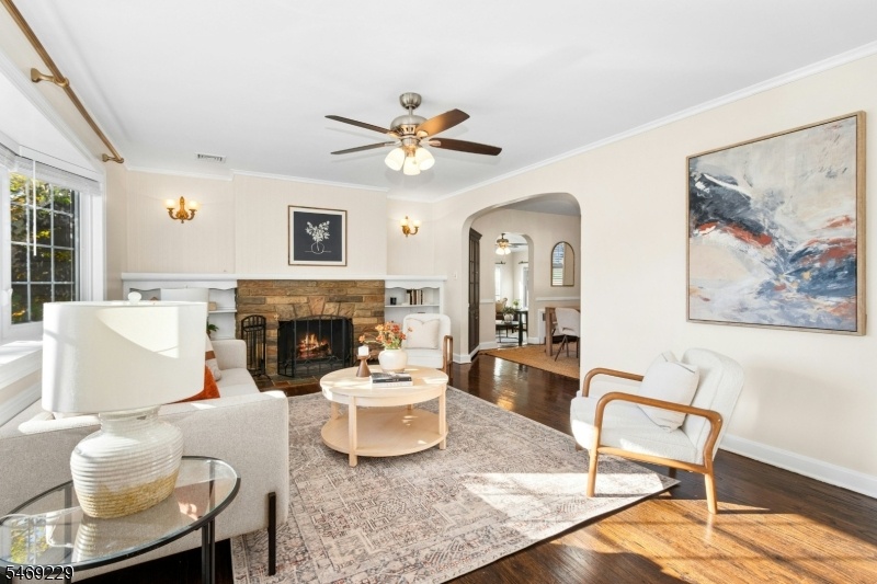 Living room with Fireplace
