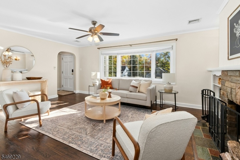 Living room with Fireplace