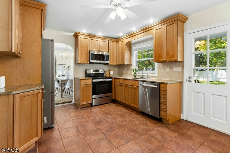Eat-in-Kitchen