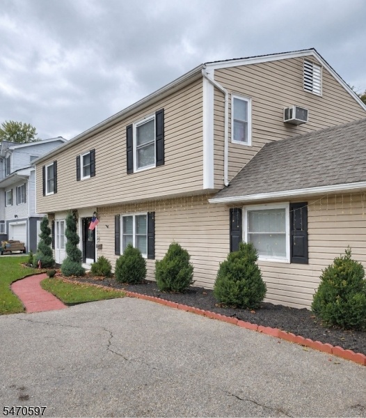 DRIVEWAY VIEW EXTERIOR