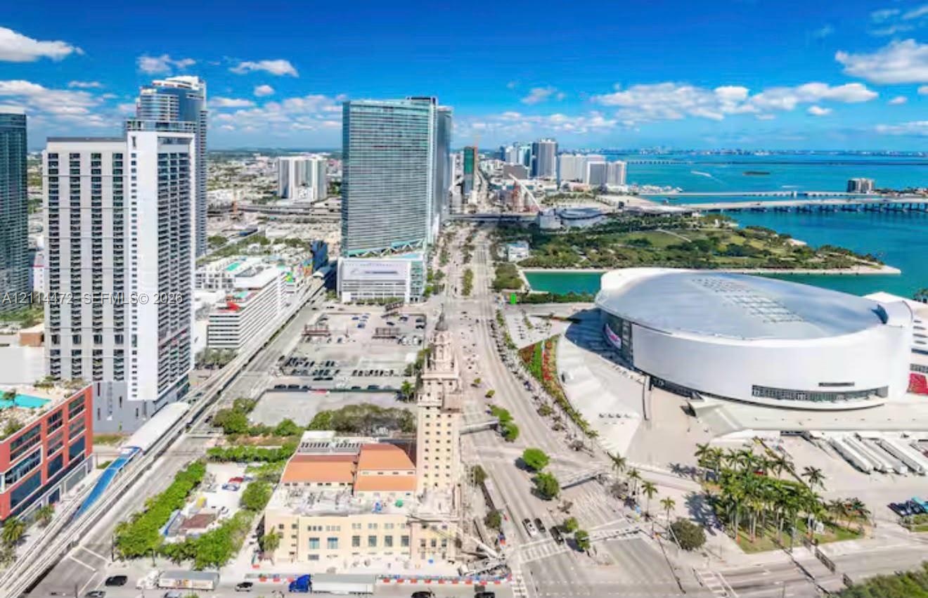 Aerial perspective featuring proximity to the urban skyline, waterfront access, coastal bay, and major metropolitan landmarks