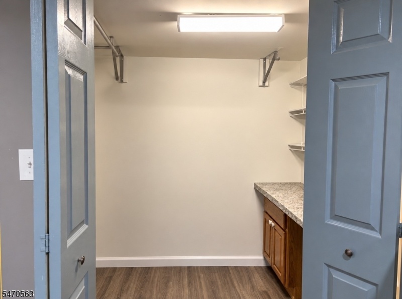 walk in closet BSMNT