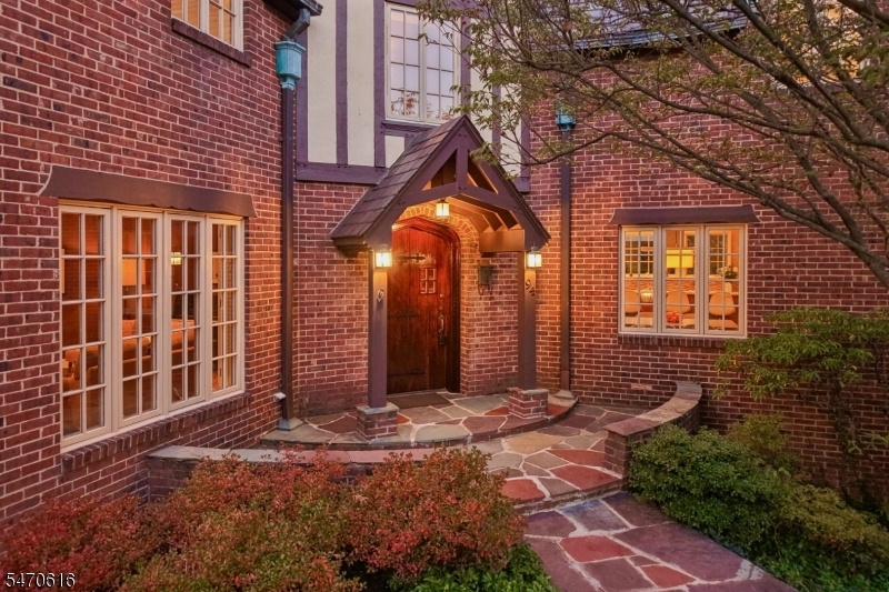 Front Patio & Entry