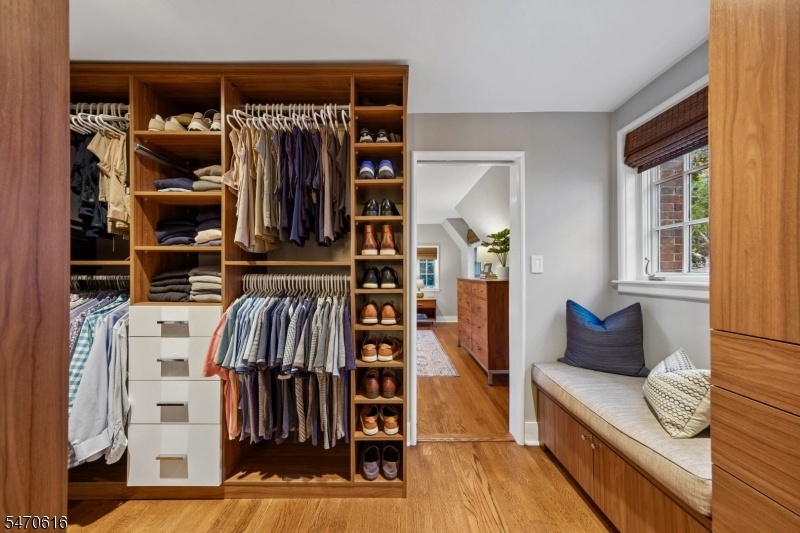 Walk-In California Closet