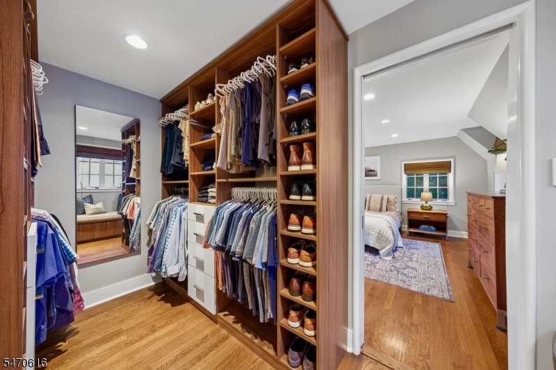 Walk-In California Closet