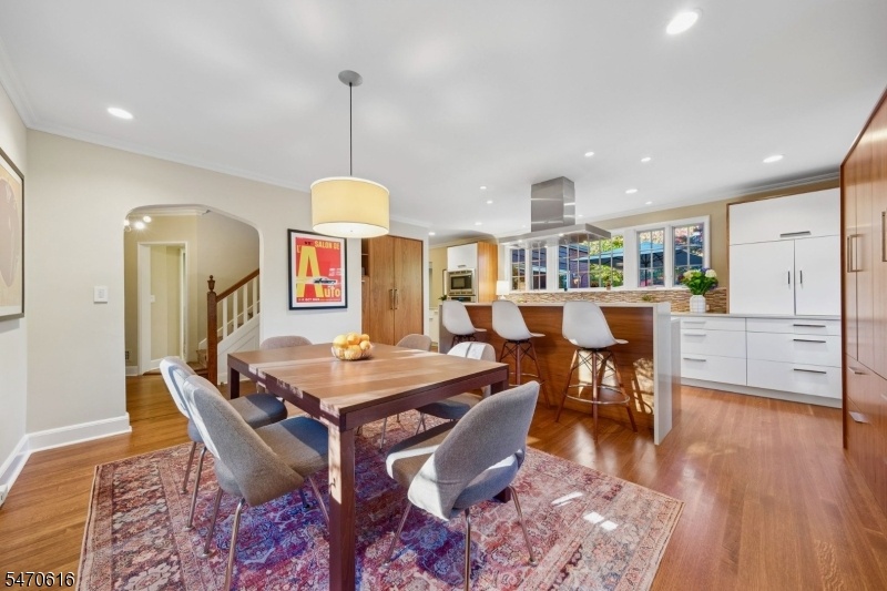 Gourmet Eat-In Kitchen