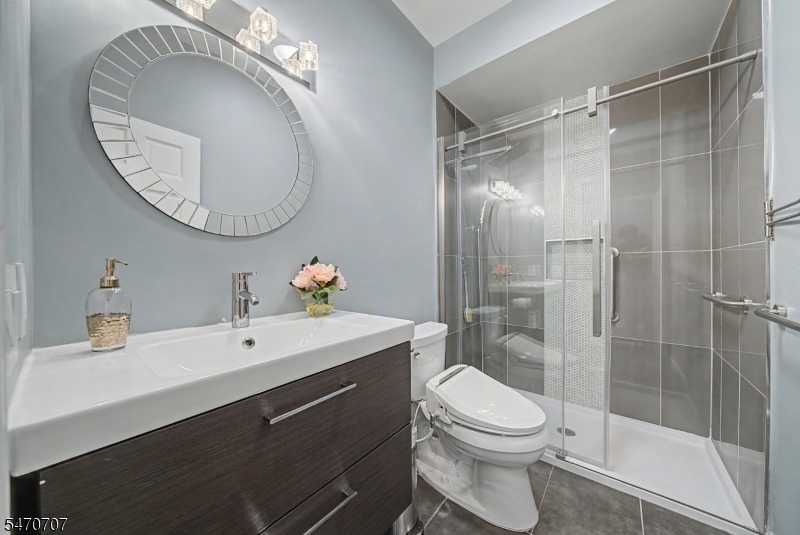 In Law Suite Bath