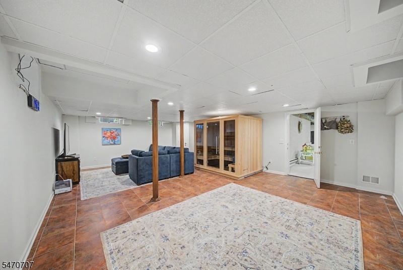 Family Room w/Sauna
