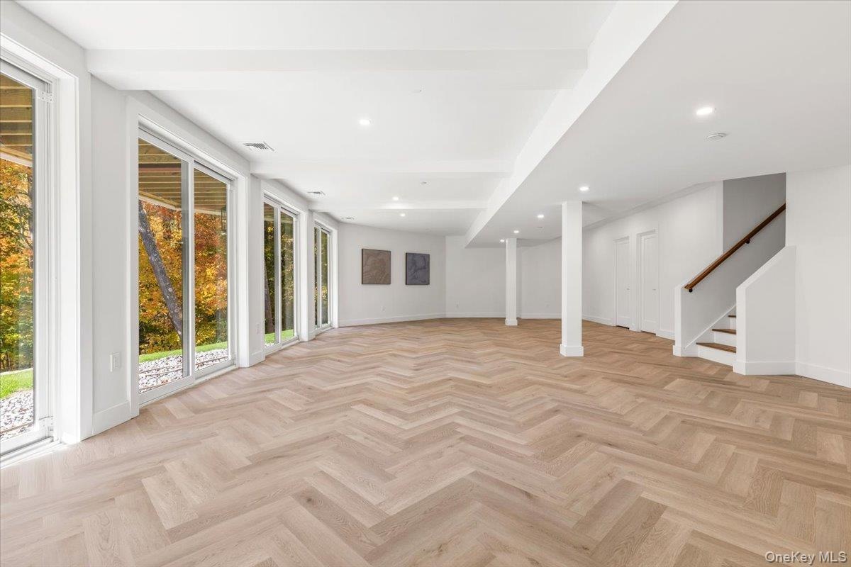 Recreation room, walk out to side yard