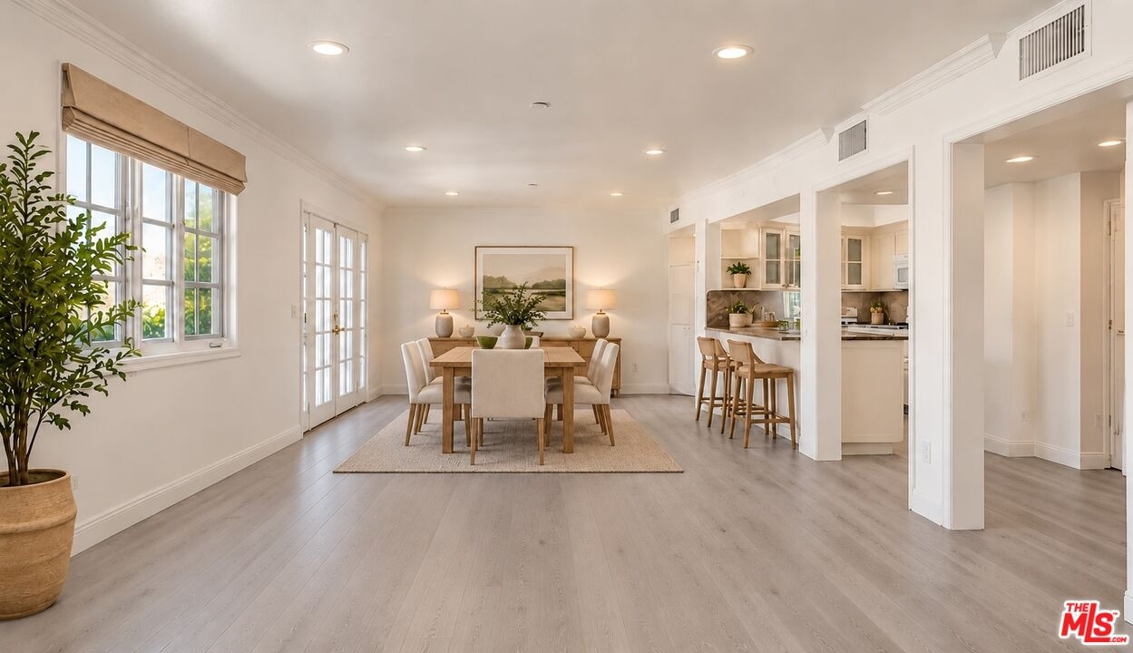 Virtually staged w/ AI-dining