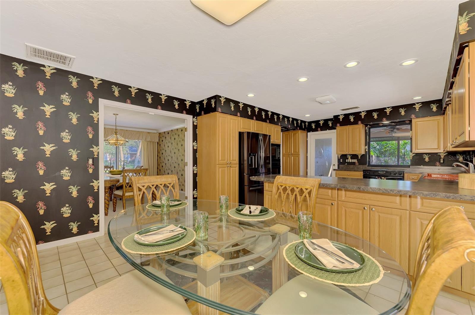 Eat-in Kitchen
