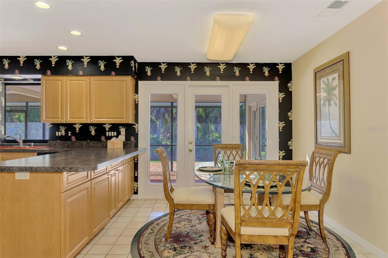 Eat-in Kitchen