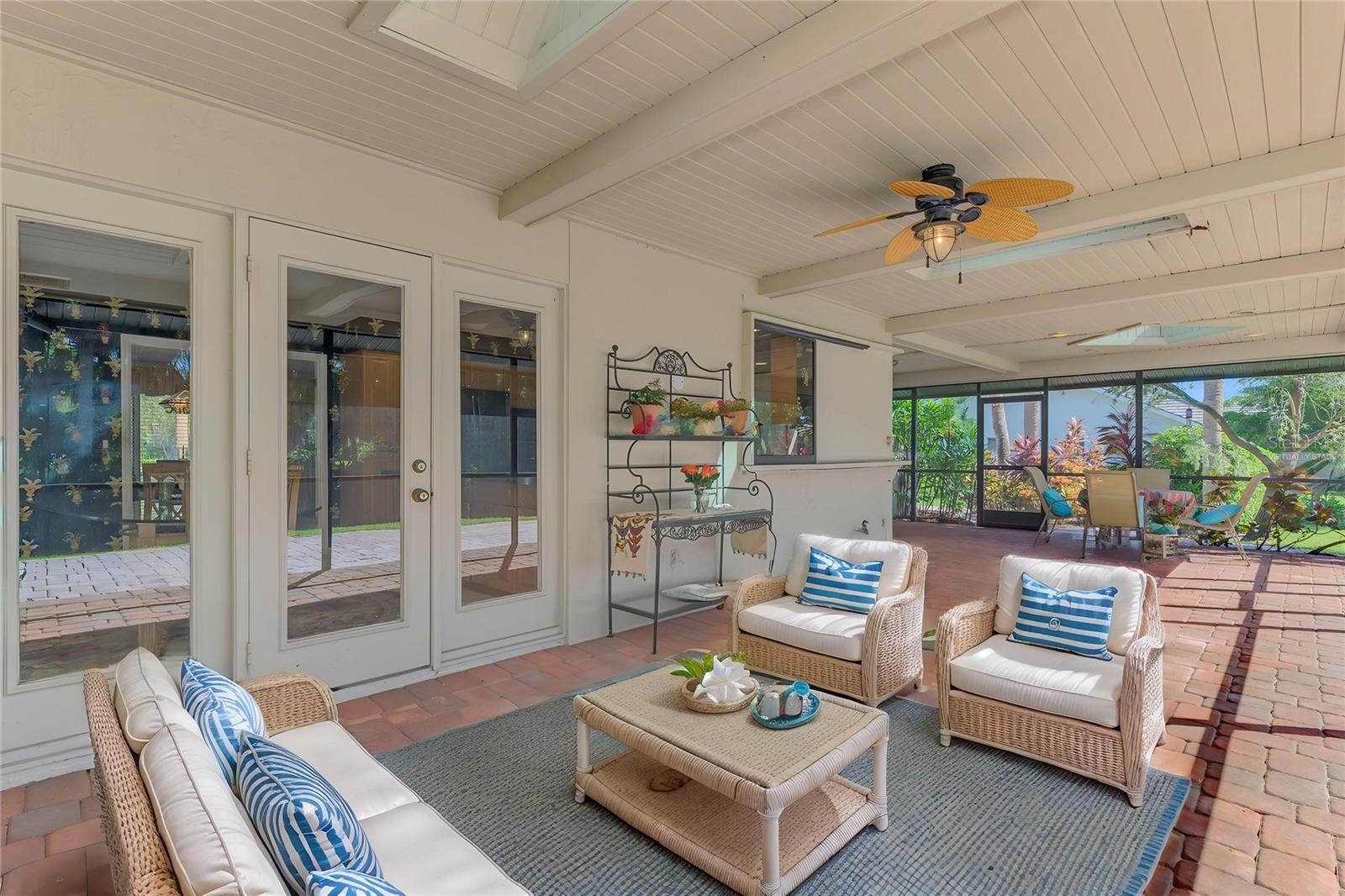 Lanai - virtually staged