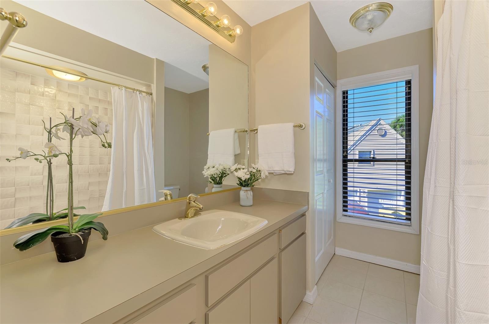 Bedroom 2 - en-suite bath