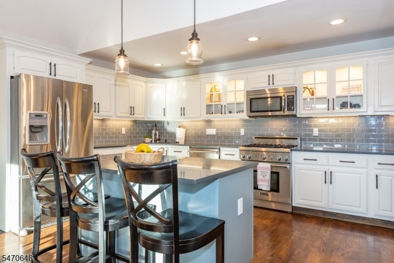 Eat-in Kitchen