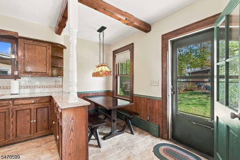Eat-in Kitchen