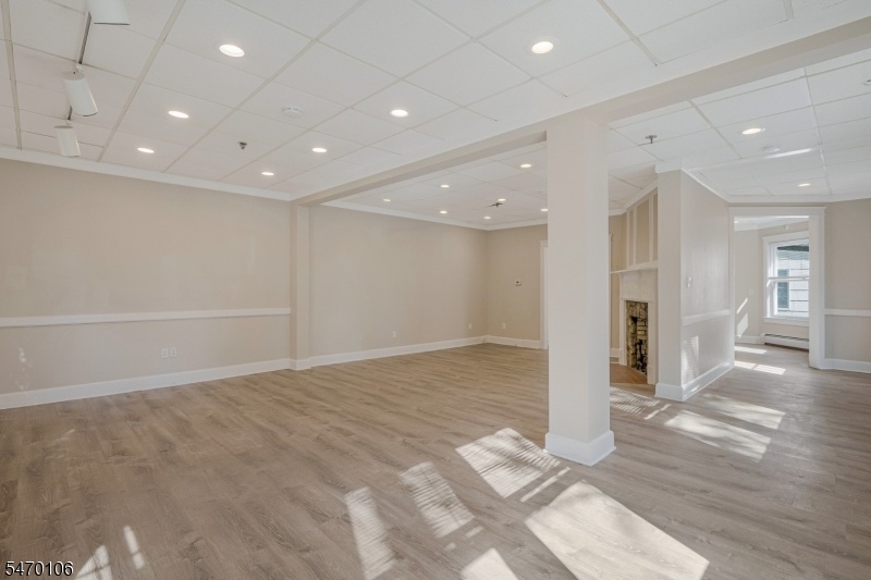 MAIN BUILDING OFFICE SPACE