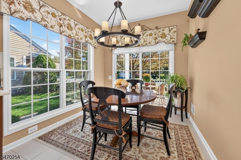 Casual Dining Area in Kitchen