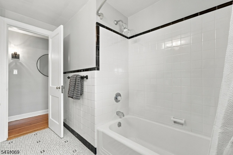 Main Bath Alt View