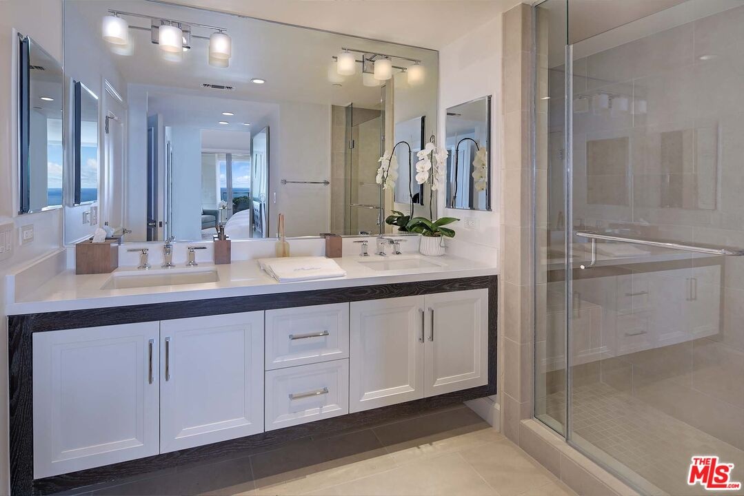 Spacious Bathroom