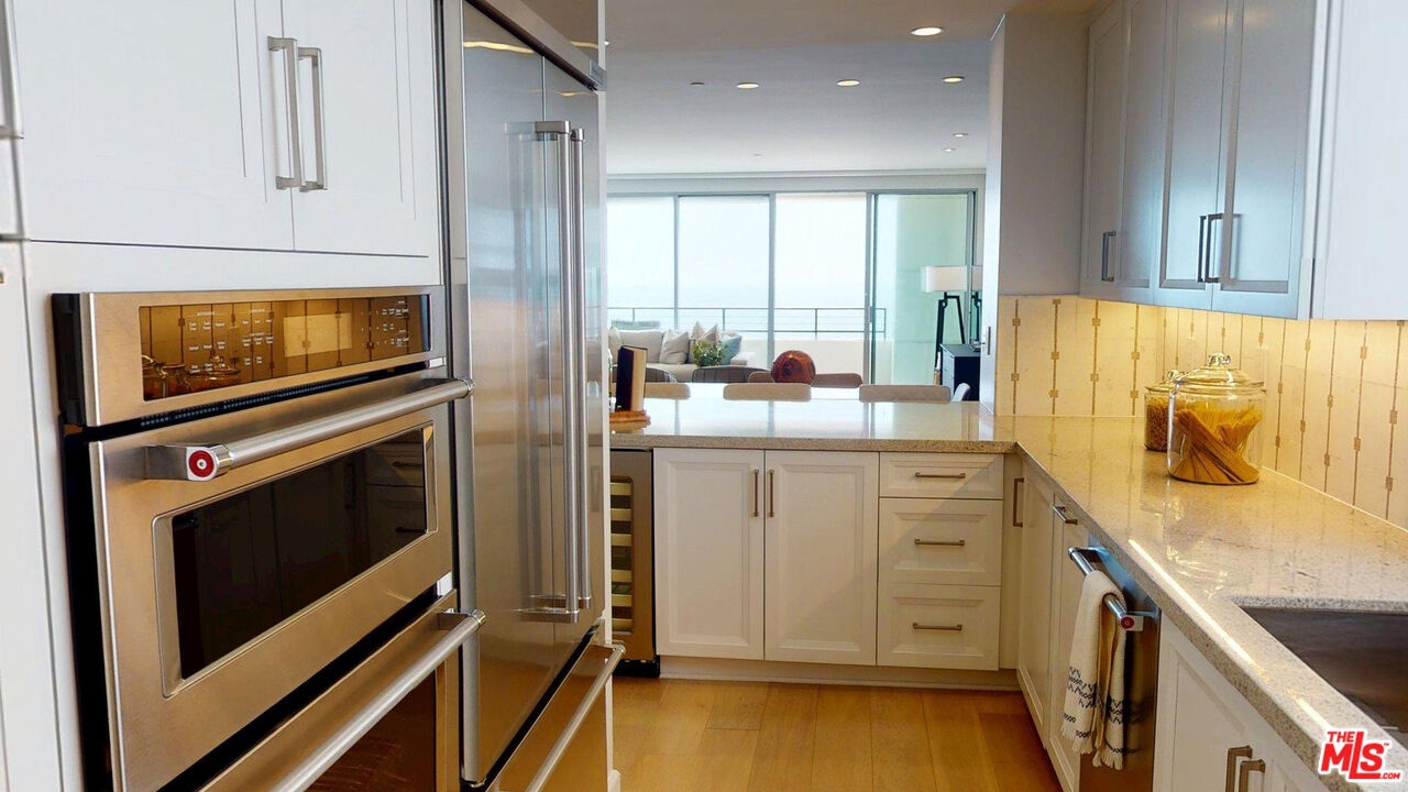 Gourment Kitchen with High End
