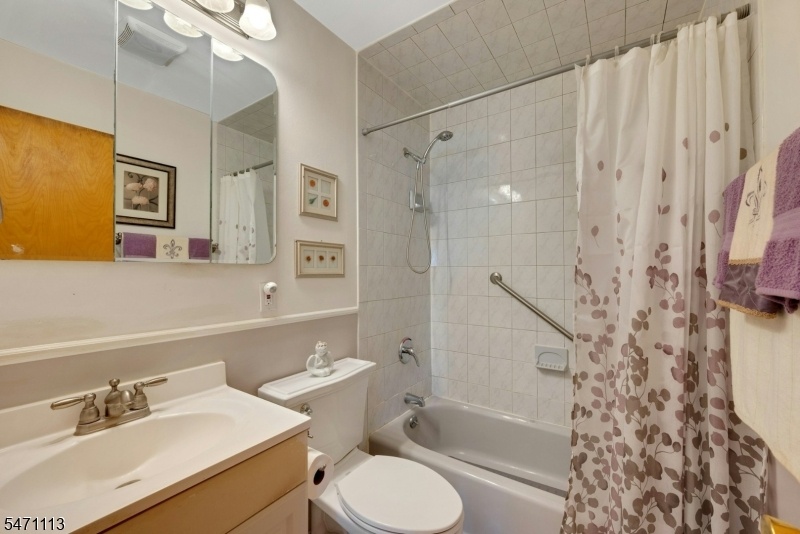 Full Bathroom main level
