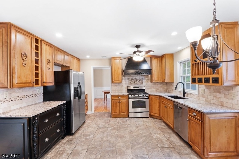 Kitchen w/Nice Cabinets