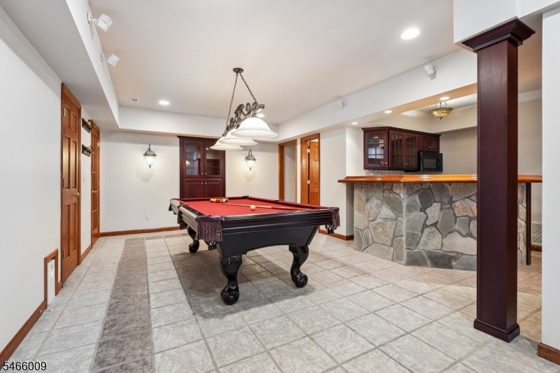 Billiards and Wet Bar