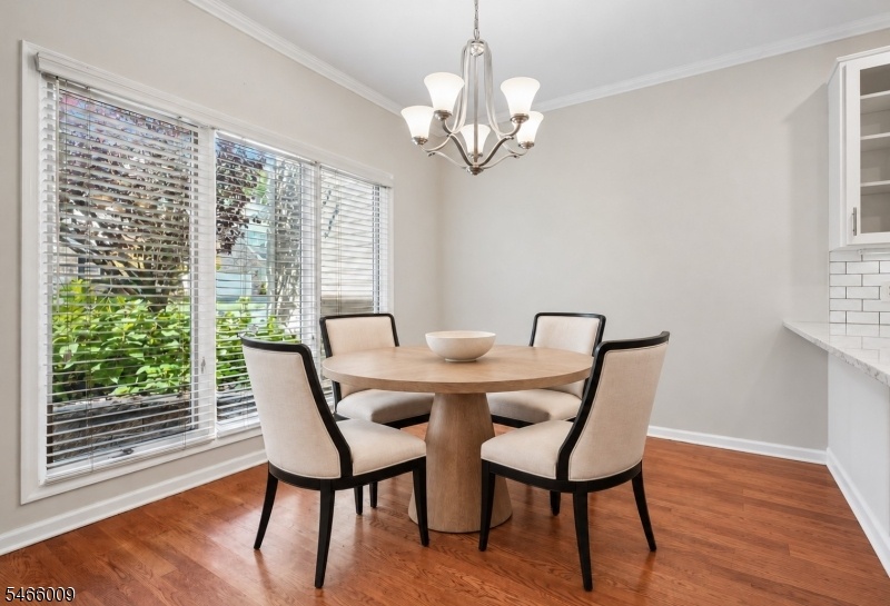 Breakfast Dining/Virt staged