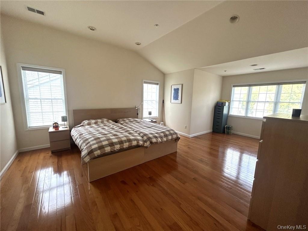OVERSIZED PRIMARY BR w/OFFICE ALCOVE or SITTING AREA