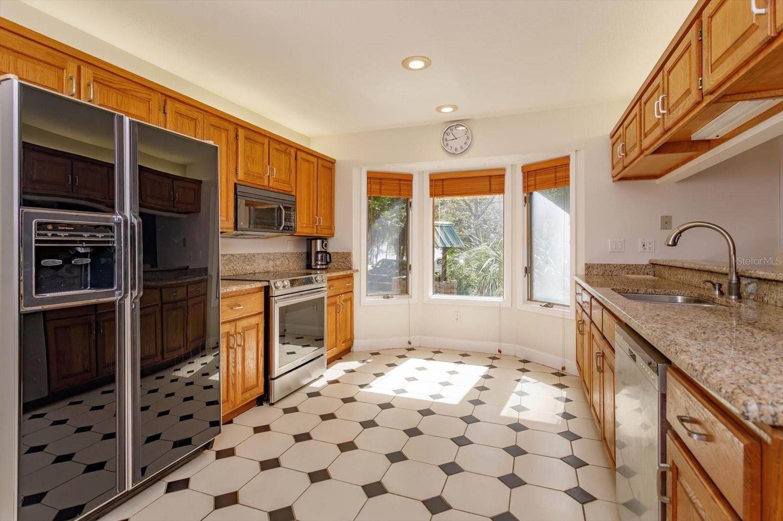 Kitchen - Granite Counter-tops, Wood Cabinets