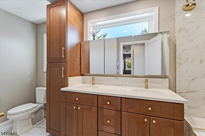 Second floor full bathroom