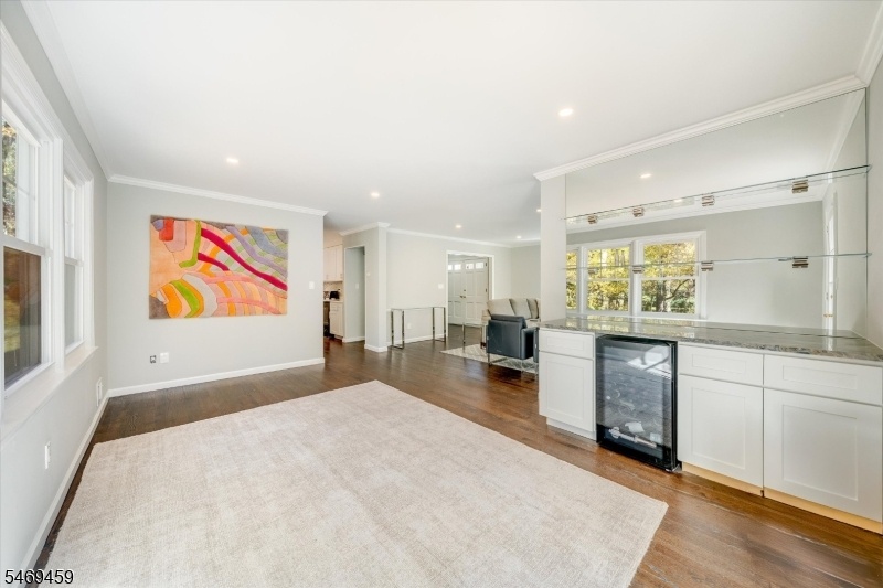 Living Room - Wet Bar