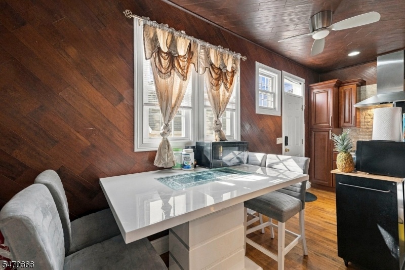Breakfast nook
