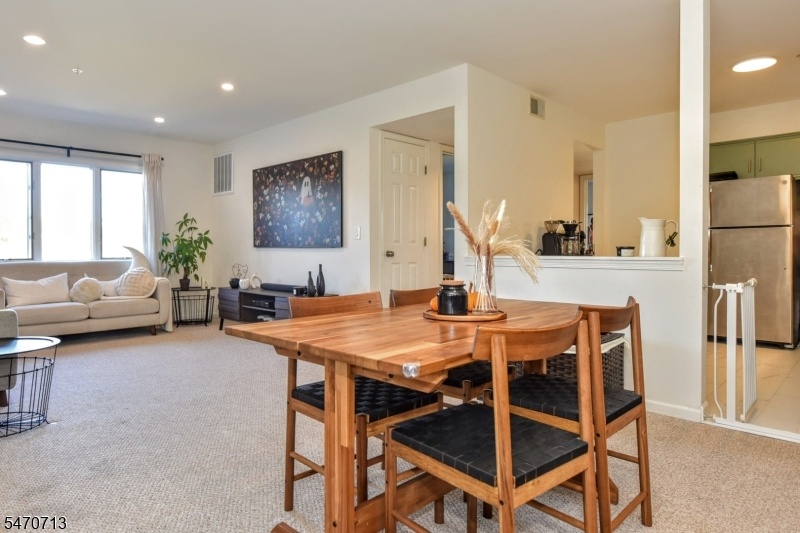 Living Room/Dinning Room