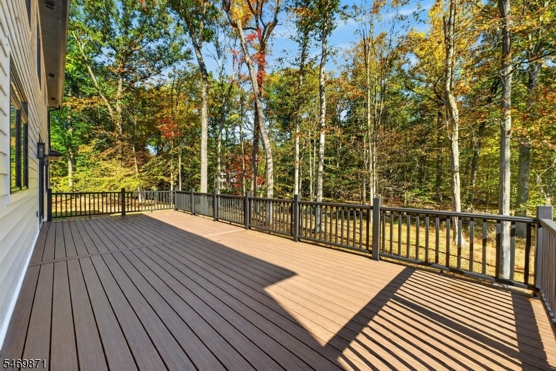 Spacious Deck-Outside Oasis