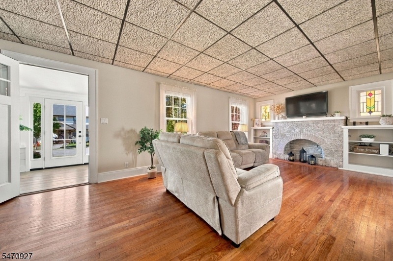 FORMAL LIVING ROOM