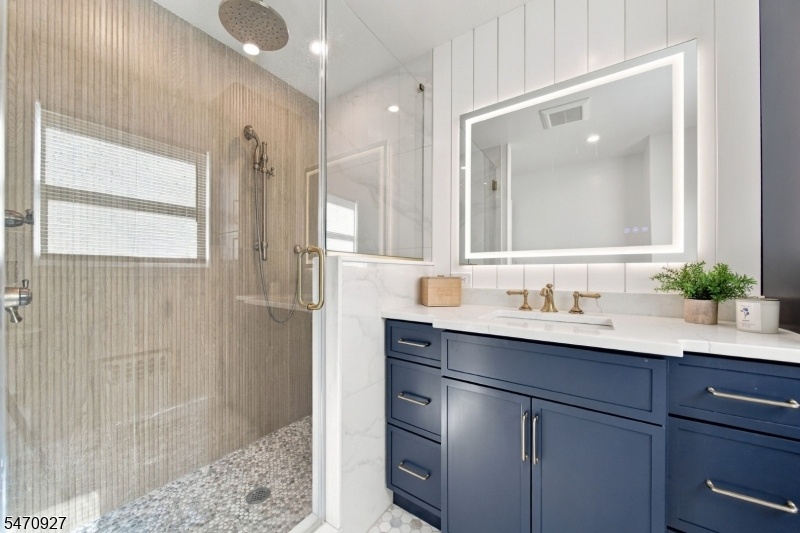 FULL BATH/WALK-IN SHOWER
