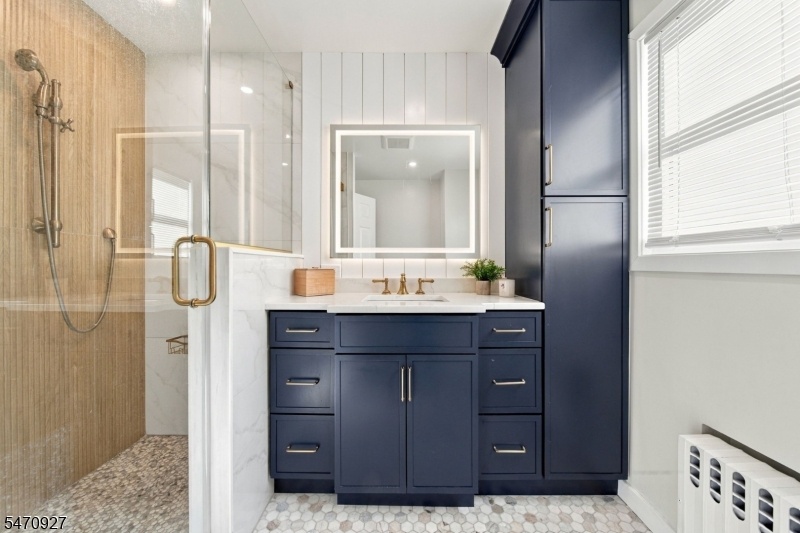 NEWER FULL BATH